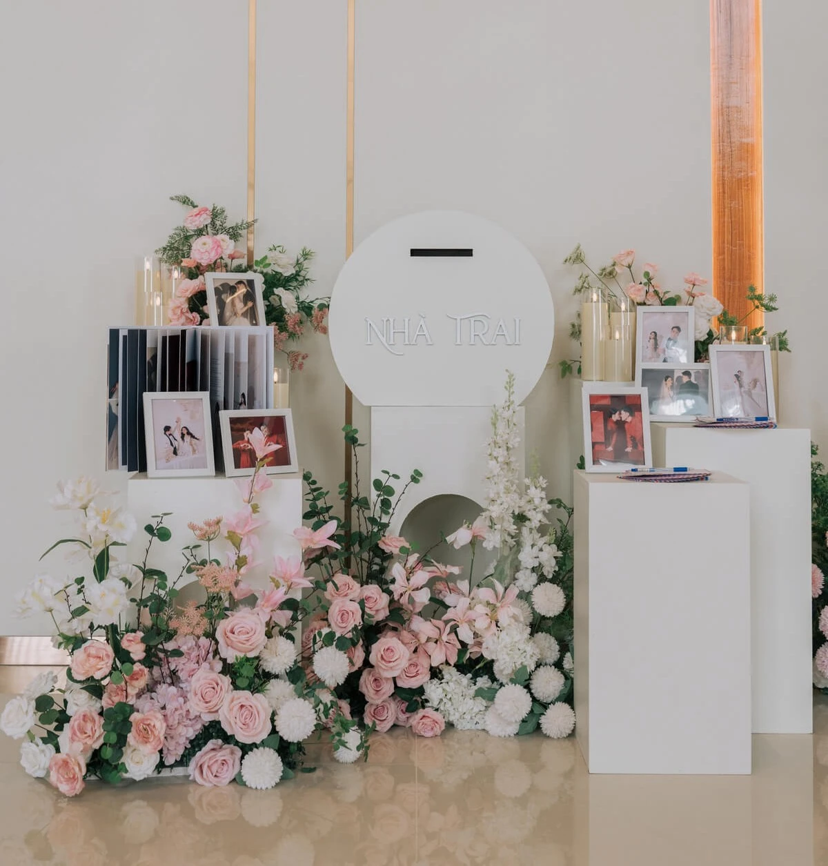 Trang trí bàn Gallery tiệc cưới - Nơi ghi nhận và trưng bày ký ức đáng nhớ